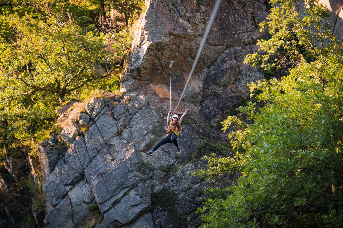 Via ferrata: passage sur câble
