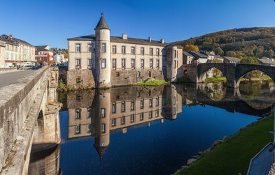 rivière et château de Brassac