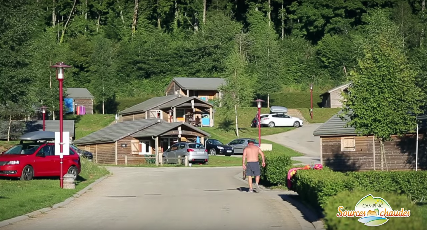 Camping des Sources Chaudes allée principale