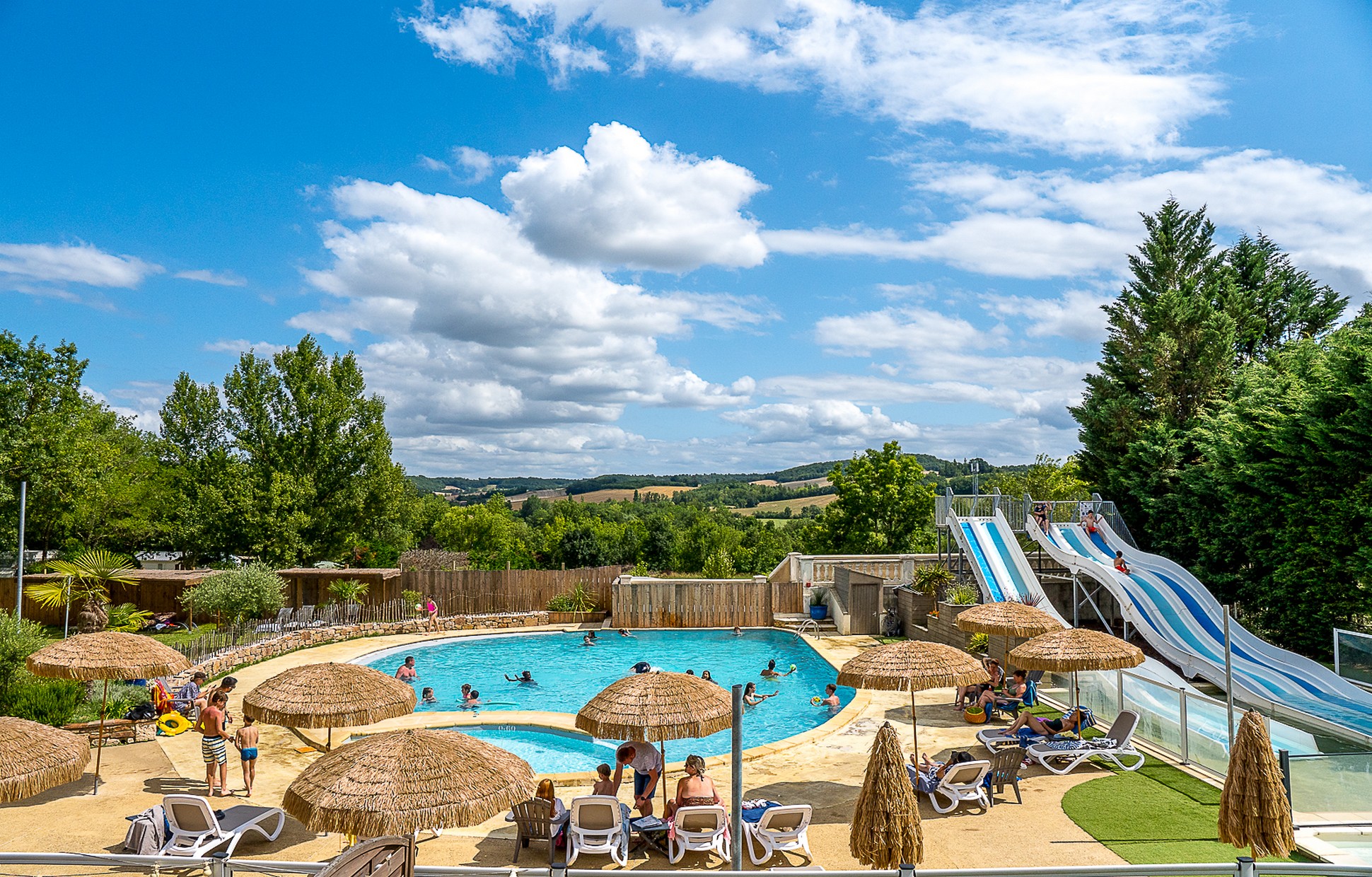 Camping Domaine du Chêne Vert_Castelnau-de-Montmiral piscine et toboggans