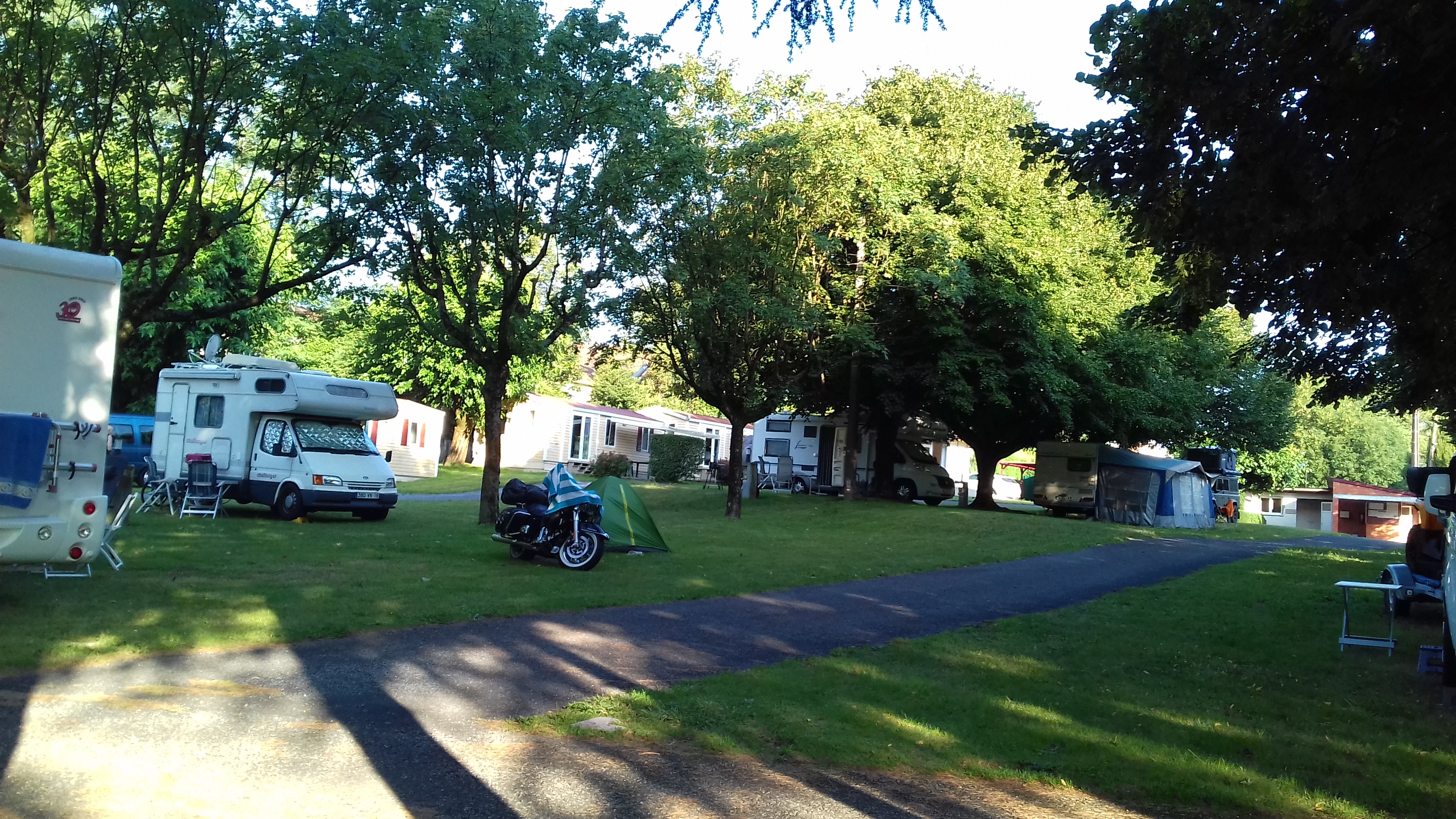 Camping Vallée du Thoré tente caravane camping car