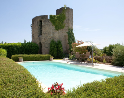 piscine et tour du 12e s