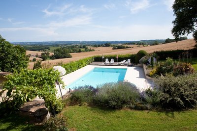 piscine vue sur la vallée