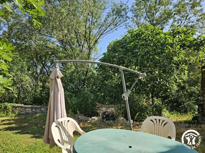 Les Figuiers - Taïx - Gîtes de France - salon de jardin