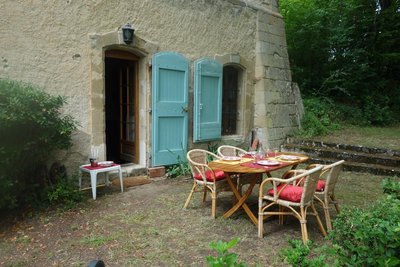 La terrasse devant le gîte