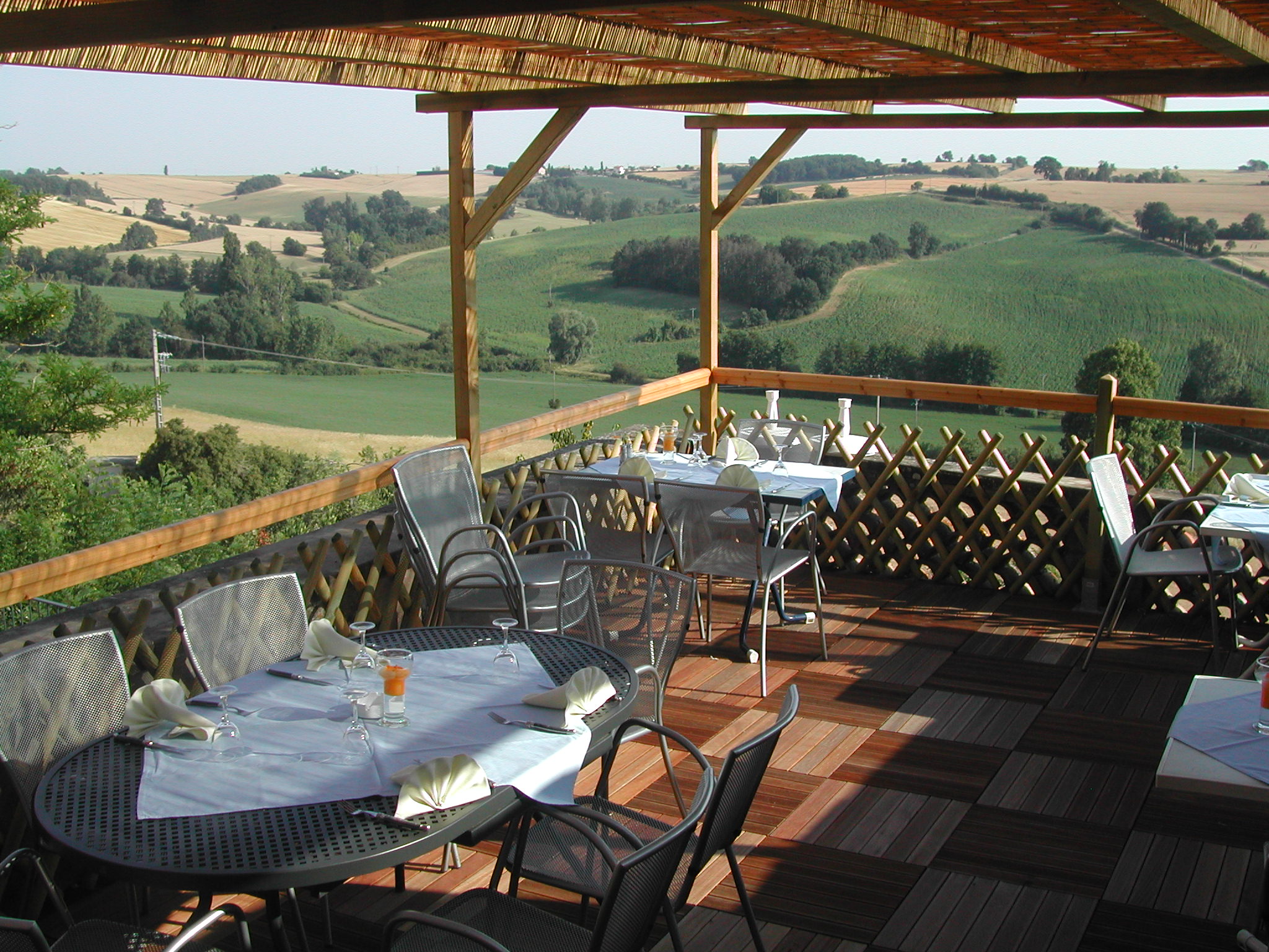 Terrasse avec vue magnifique sur les coteaux