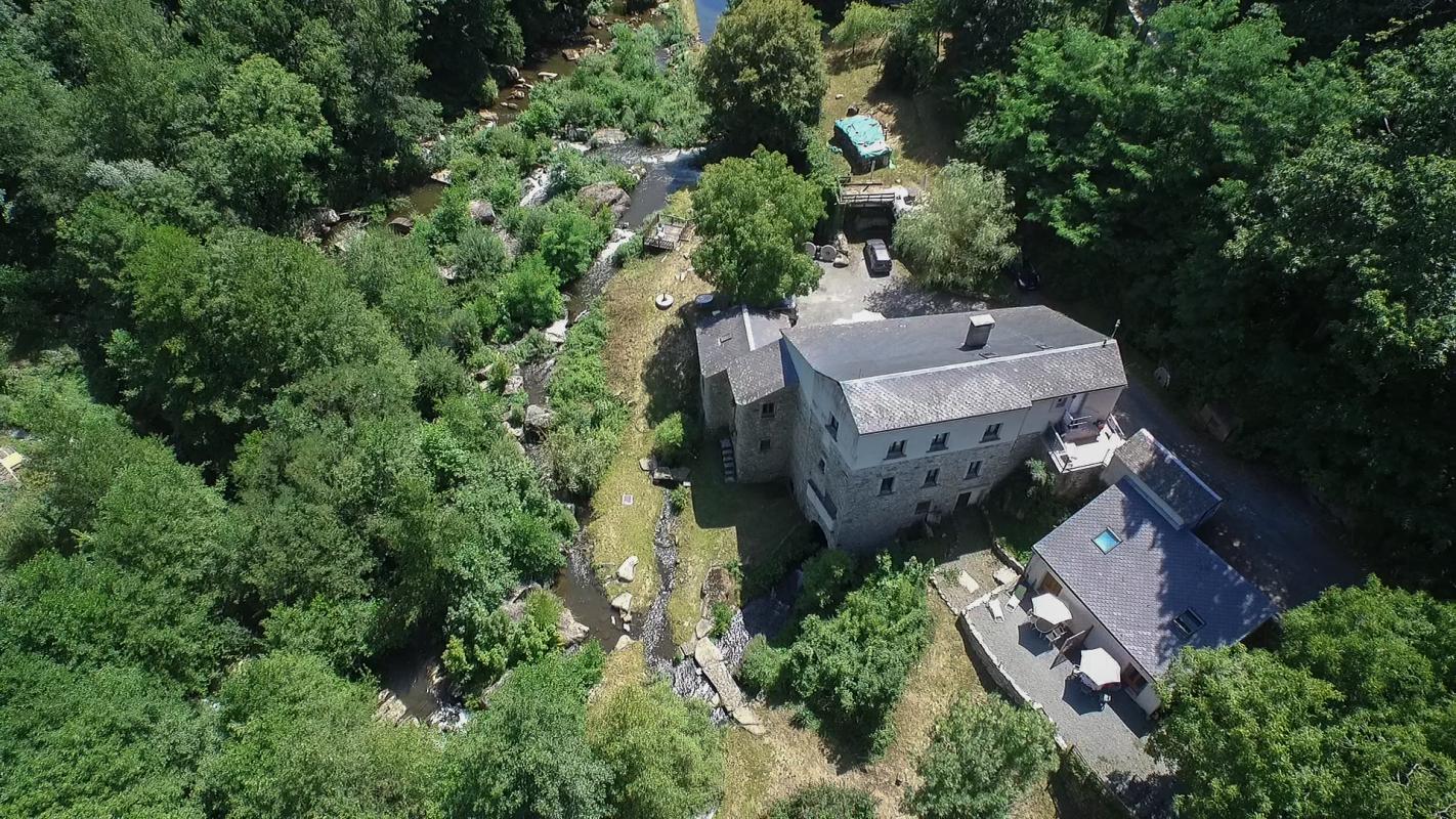 Le Moulin de Record et ses annexes en perspective d'oiseau