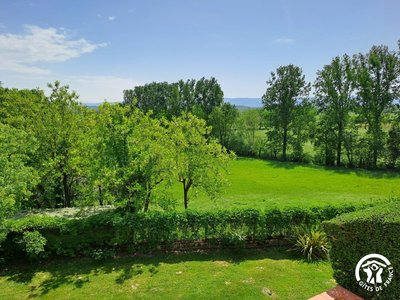 Les 3 Ifs - Frèjeville - Gîtes de France Sud - vue jardin et montagne noire