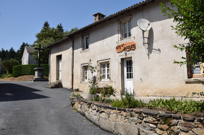 façade du Gite Bouisset Lasfaillades St Jacques
