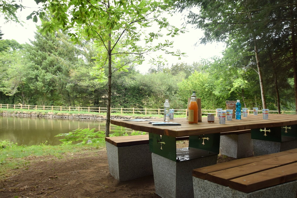 aire pique-nique halte St Jacques à Bouisset