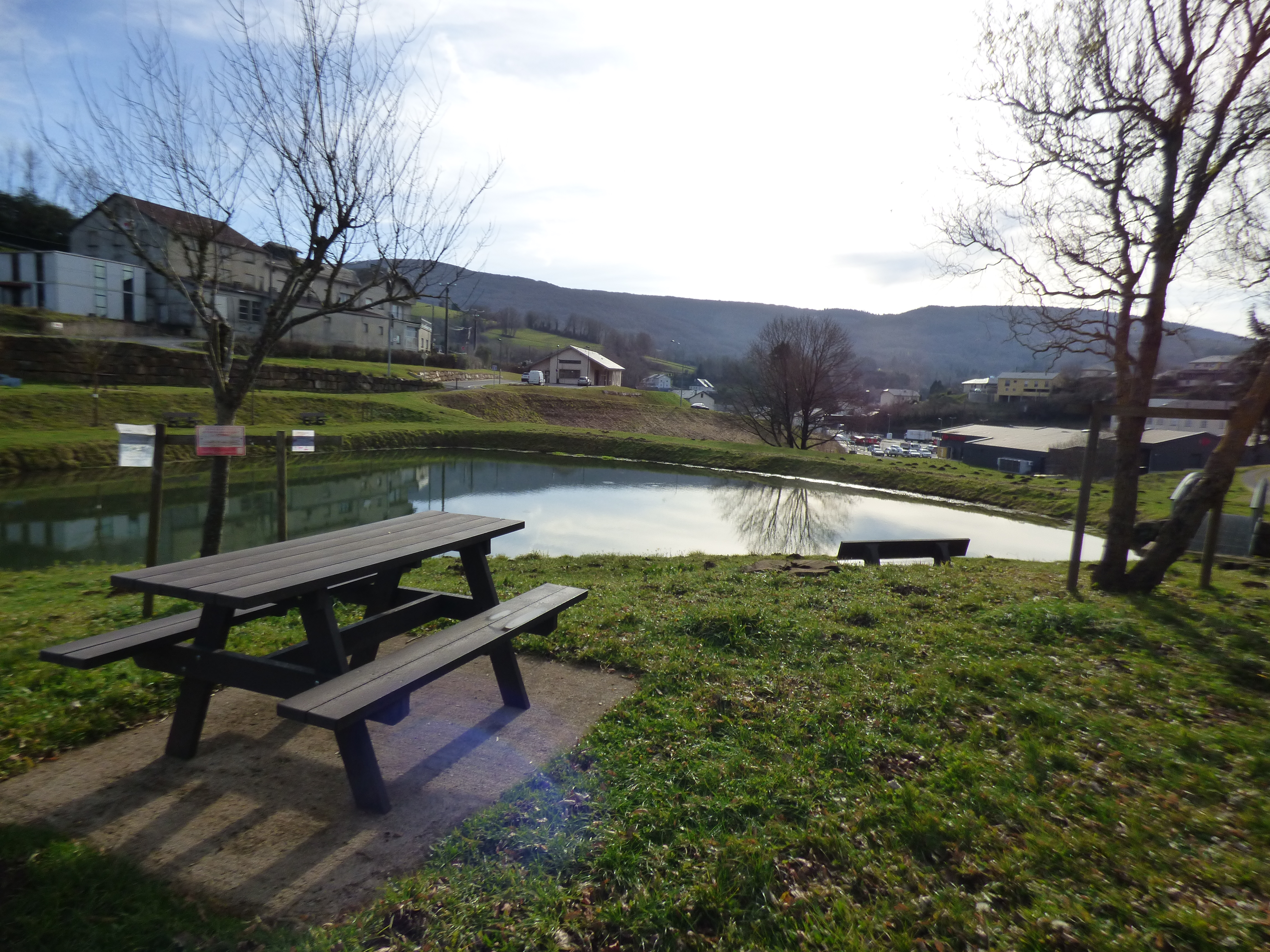 Vue sur le plan d'eau