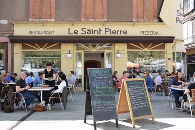 Terrasse Place de la Libération Gaillac