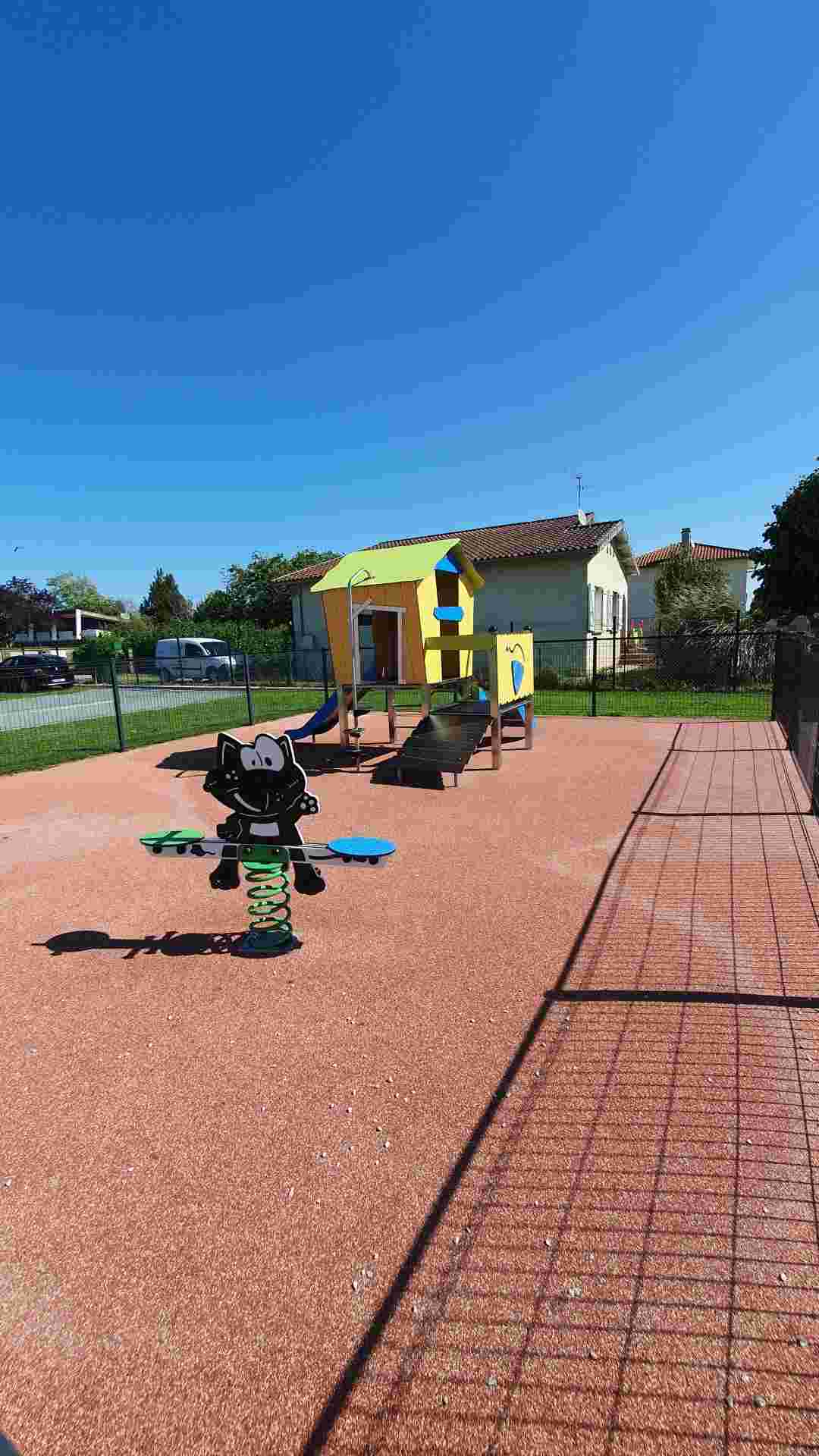 Aire de pique nique - jeux pour enfants_Brens