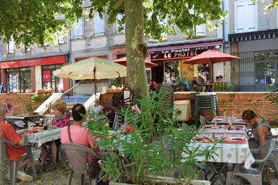 agréable terrasse sur les lices