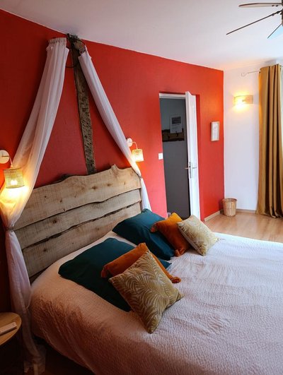 chambre Capucine, communicante avec Pastel sur demande . lit 160