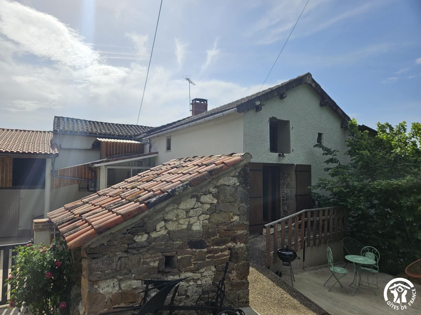Le Fénil de Raoul - Monestiés - Gîtes de France Sud - terrasse et autre gîte