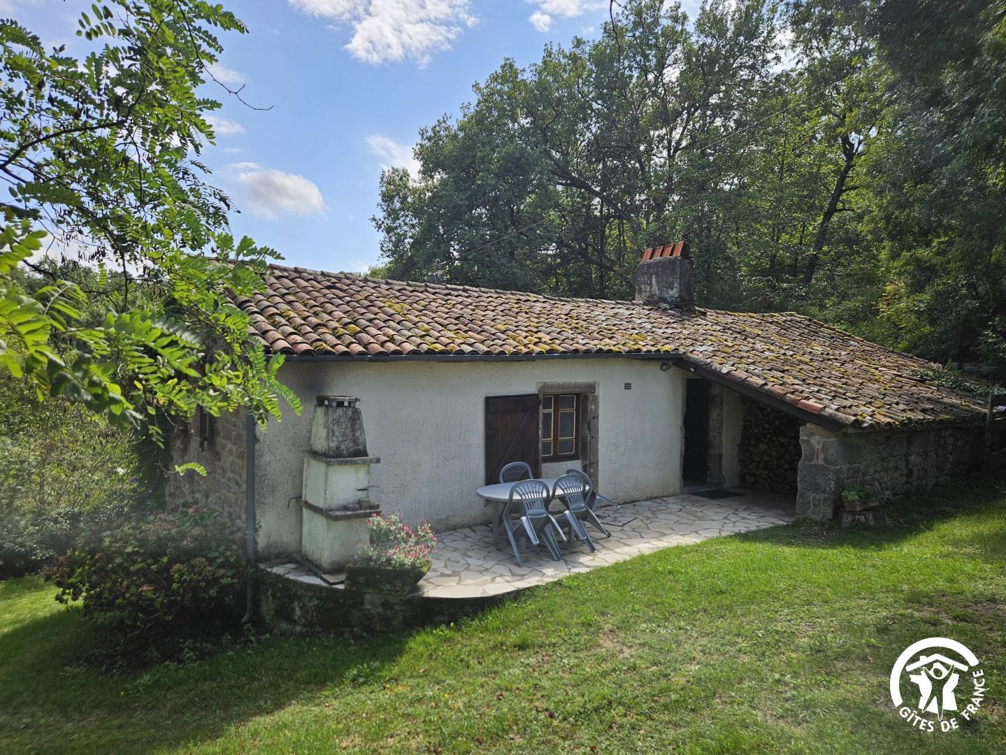 Aymes - Vaour - Gites de France - maison avec terrasse