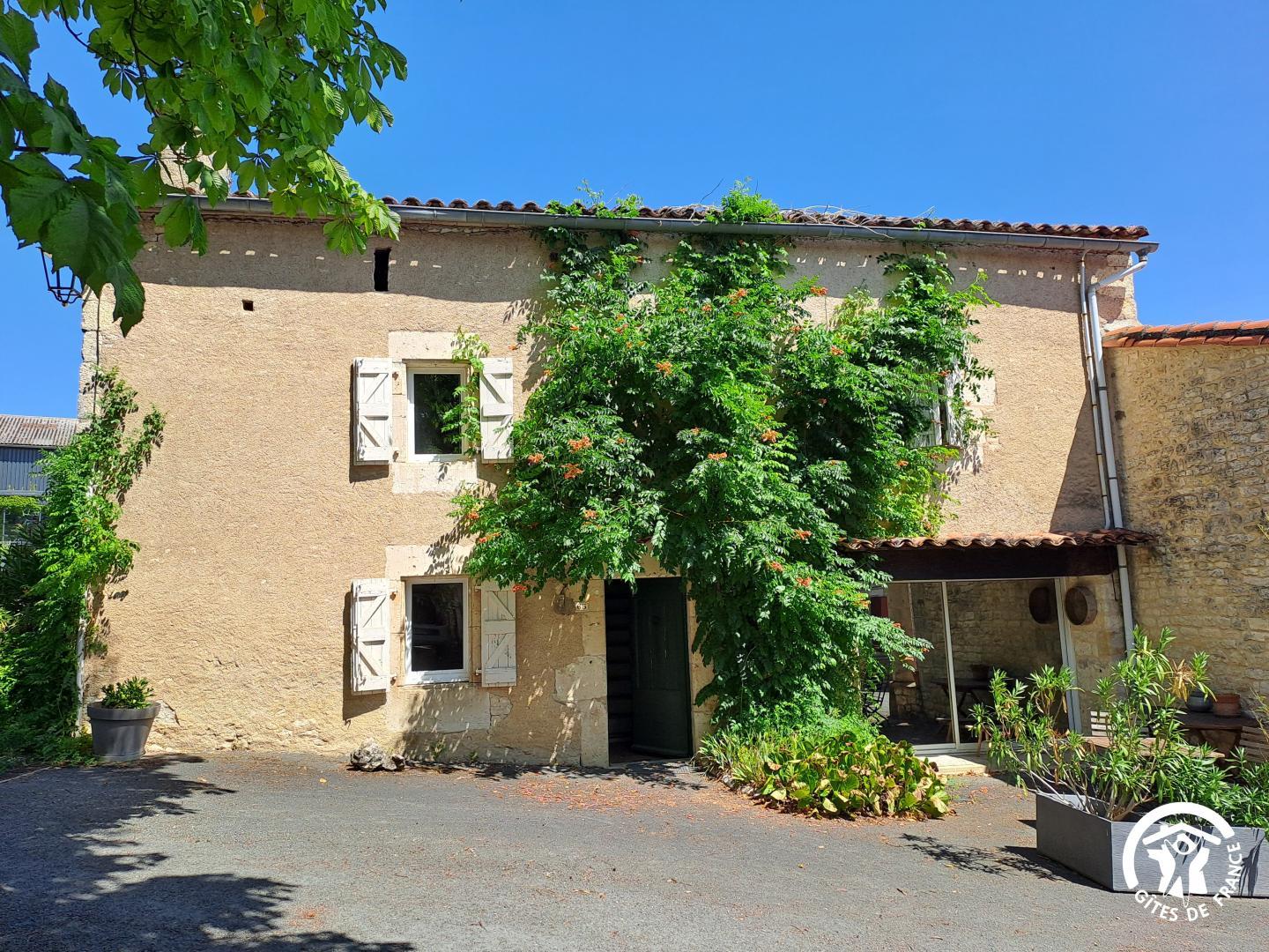 Le gîte du Domaine Gayrard - Milhavet - Gîtes de France Sud - façade gîte