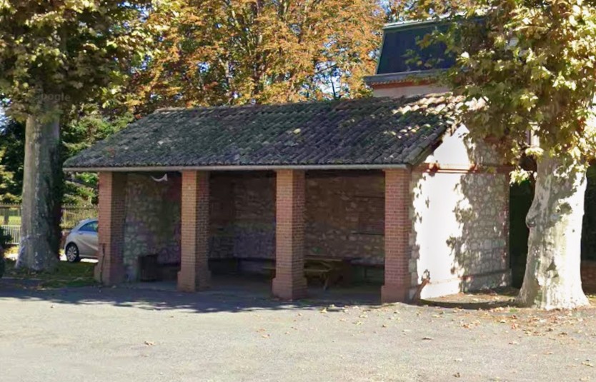 Aire de pique-nique couverte à Parisot_Parisot