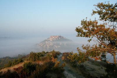 Cordes sur Ciel sous la brume 12