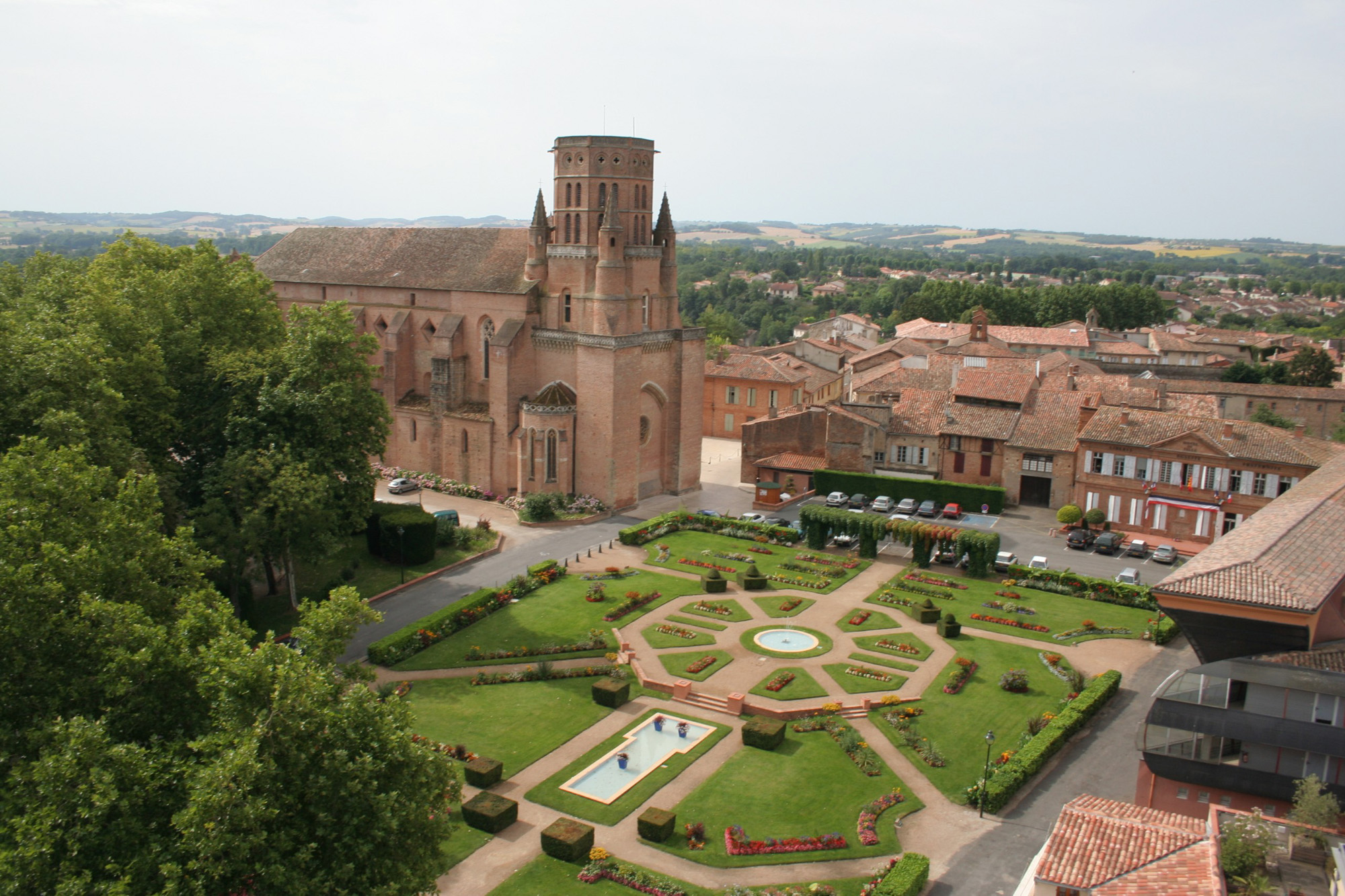 vue aérienne Cathédrale et jardins - Lavaur - Tarn