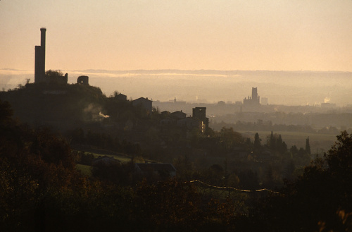 Castelnau de Lévis et sa tour au crépuscule