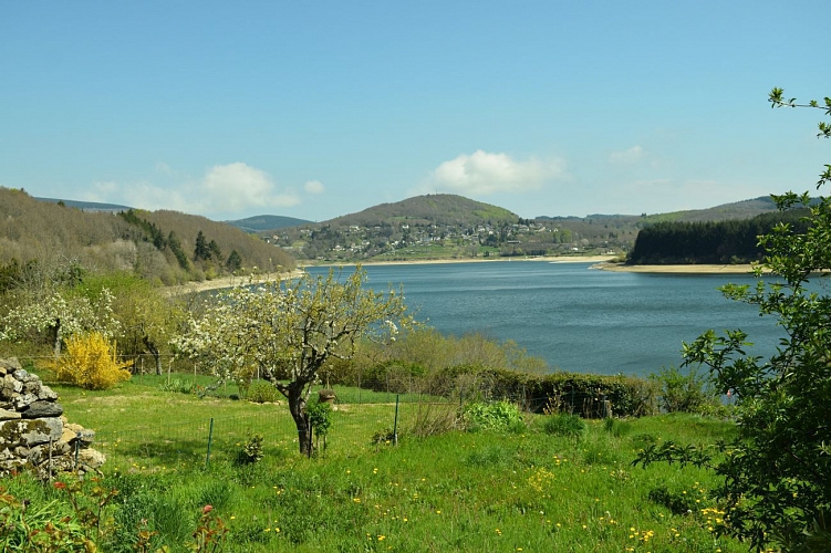 Vue sur le lac du Laouzas