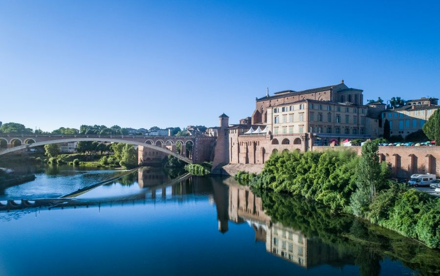 Vue aérienne de l'Abbaye Saint Michel à Gaillac