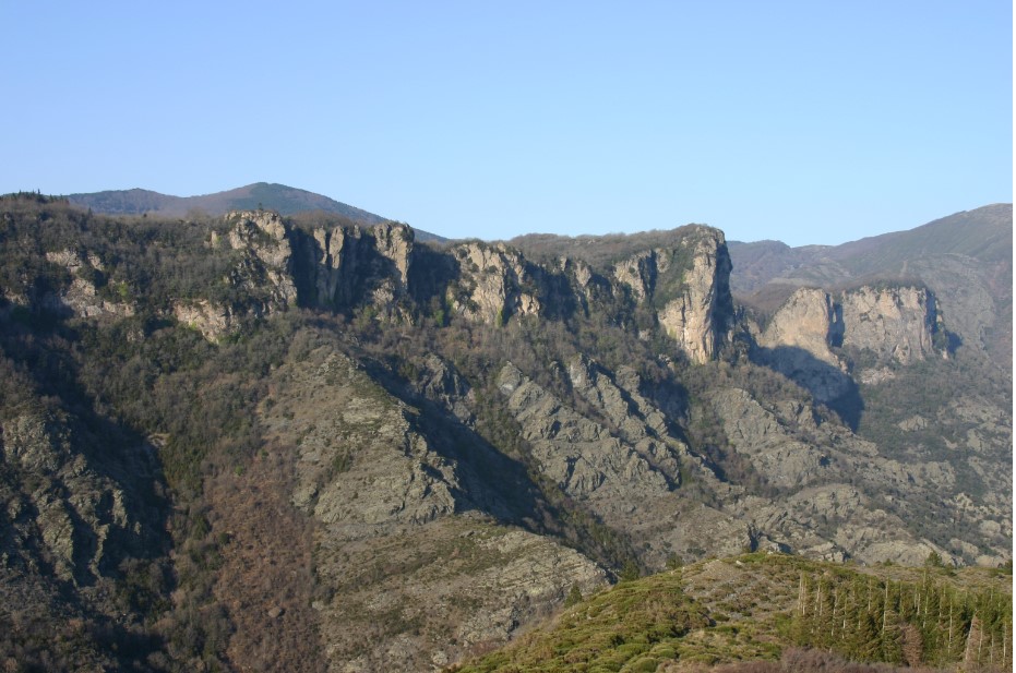 Vue sur les falaises d'olques