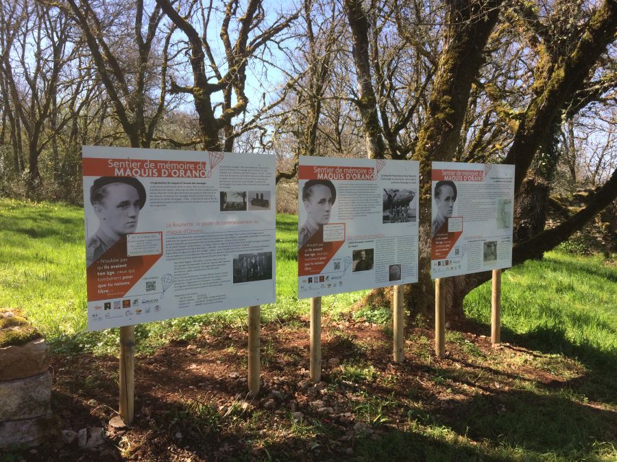 Panneaux d'interprétation le long du sentier